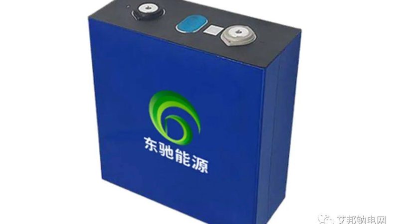 以下列举几个光伏车棚品牌的对比案例，供消费者参考：